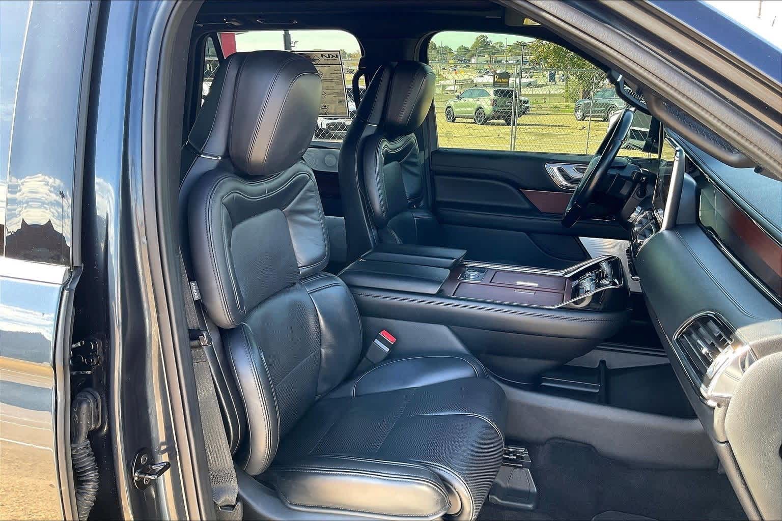 Thumbnail: 2021 Lincoln Navigator - 12