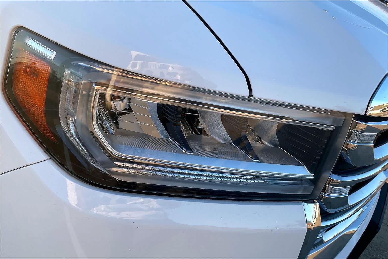 Thumbnail: 2023 GMC Acadia - 30