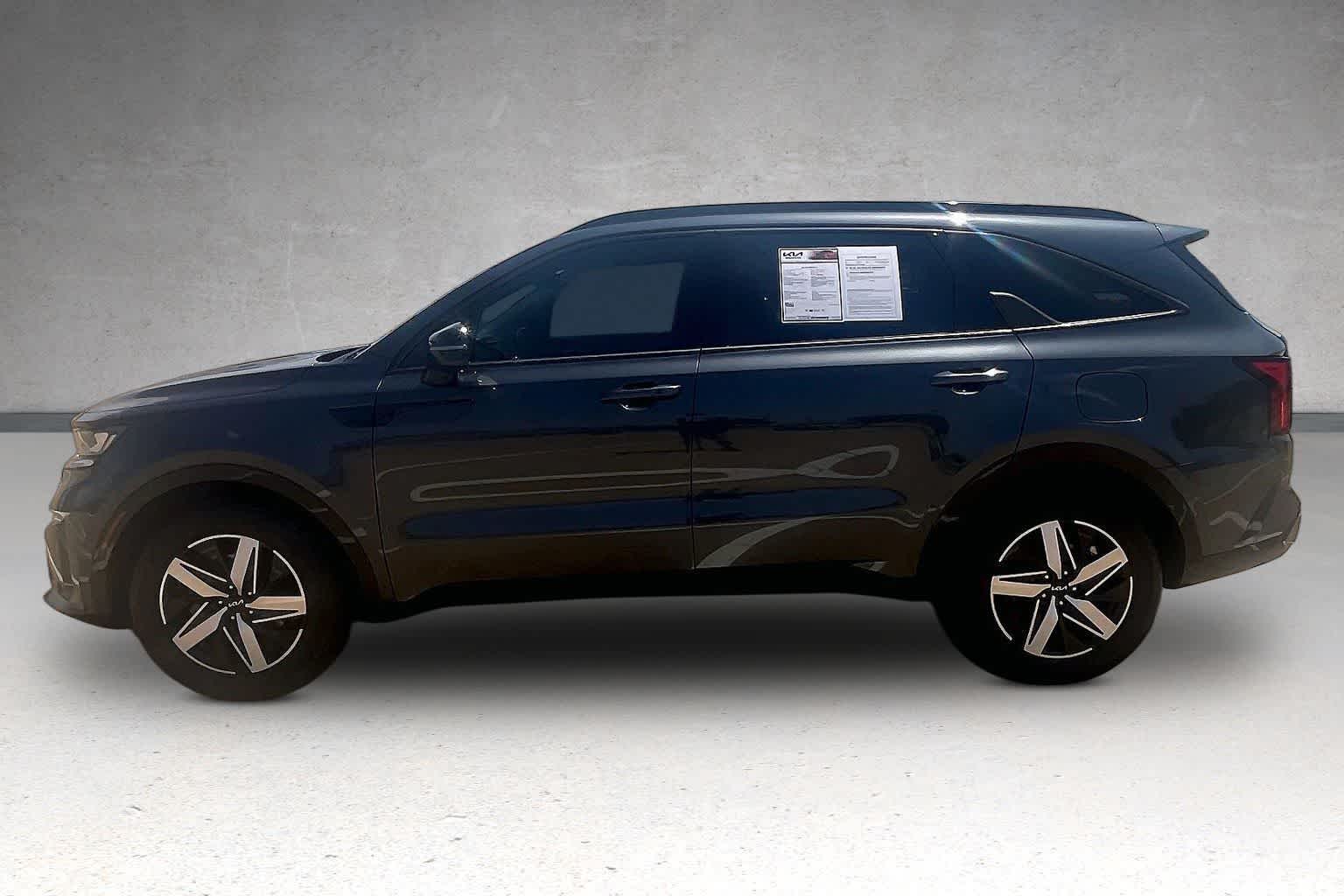 Thumbnail: 2023 Kia Sorento - 3
