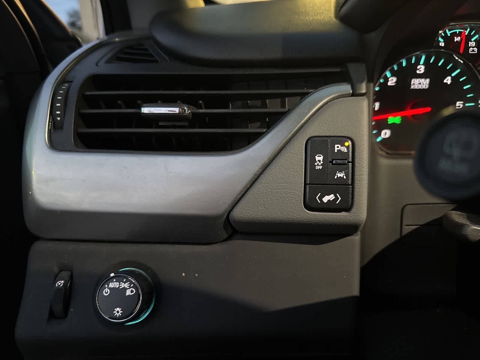 Thumbnail: 2018 Chevrolet Suburban - 8