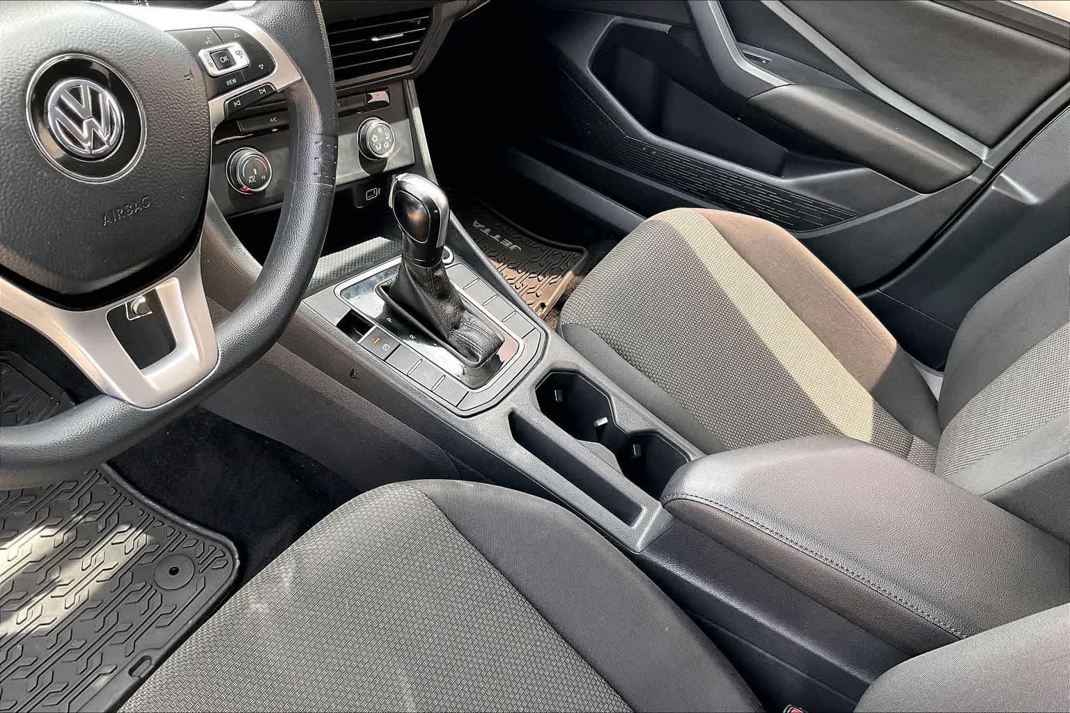 Thumbnail: 2019 Volkswagen Jetta - 15