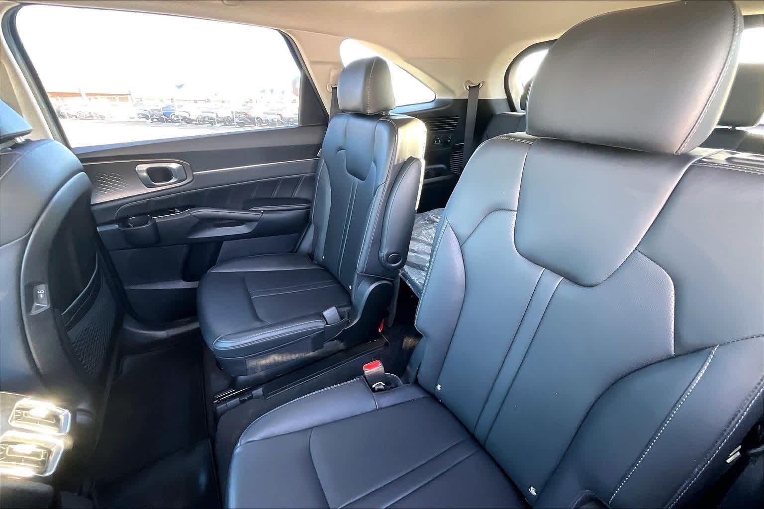 Thumbnail: 2024 Kia Sorento - 28