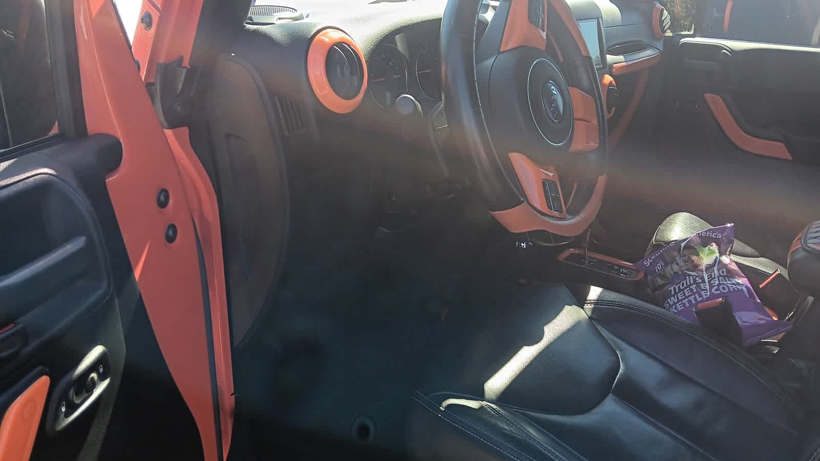 Thumbnail: 2015 Jeep Wrangler - 8