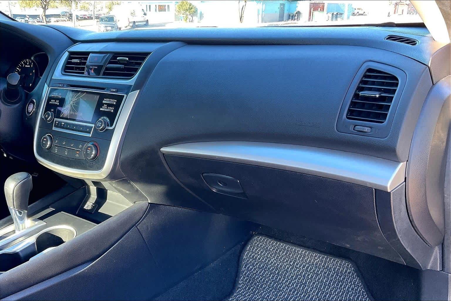 Thumbnail: 2017 Nissan Altima - 23