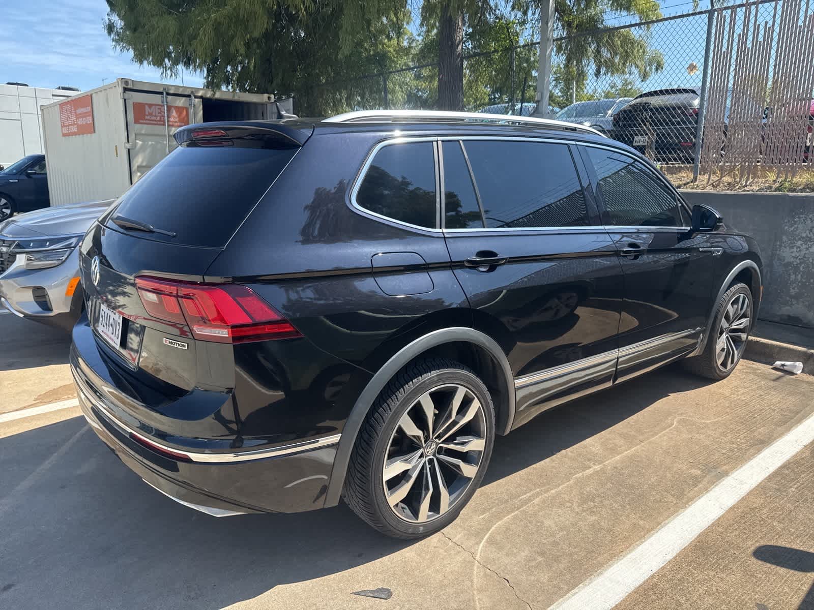 2020 Volkswagen Tiguan SEL Premium R-Line photo 3