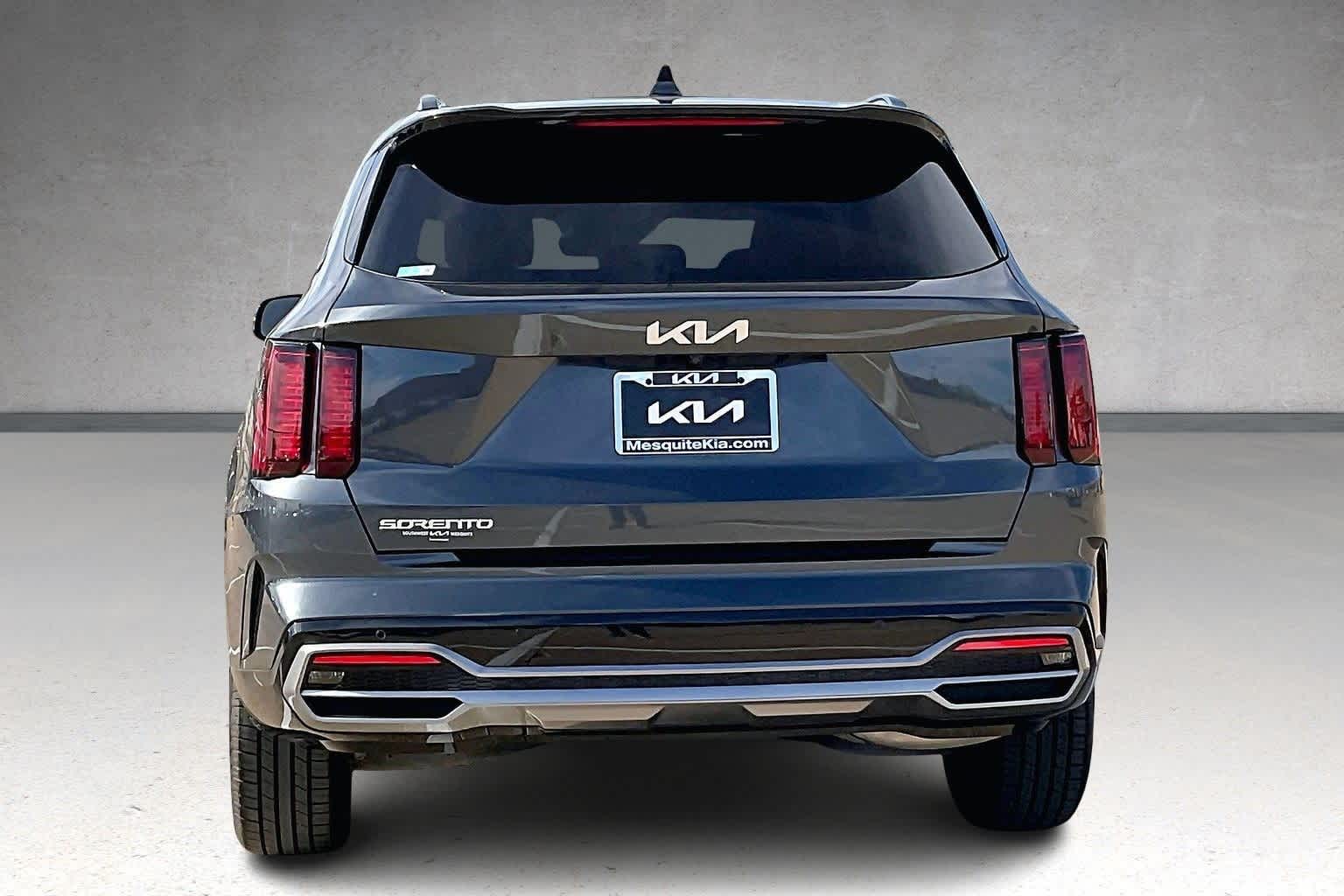 Thumbnail: 2023 Kia Sorento - 5