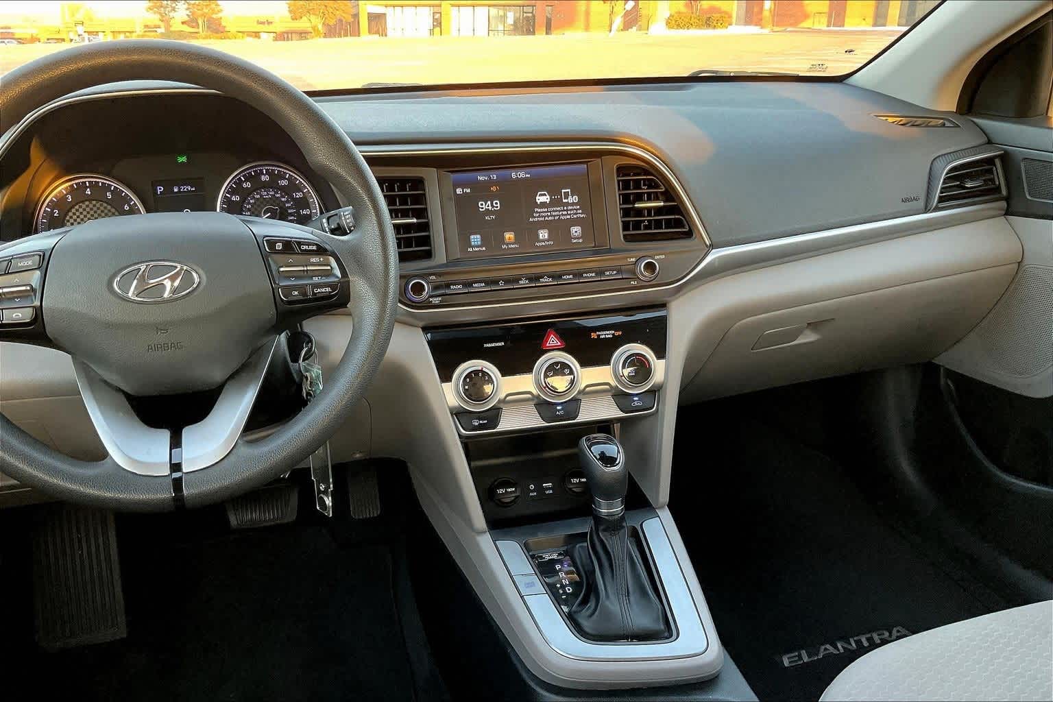 Thumbnail: 2019 Hyundai Elantra - 14