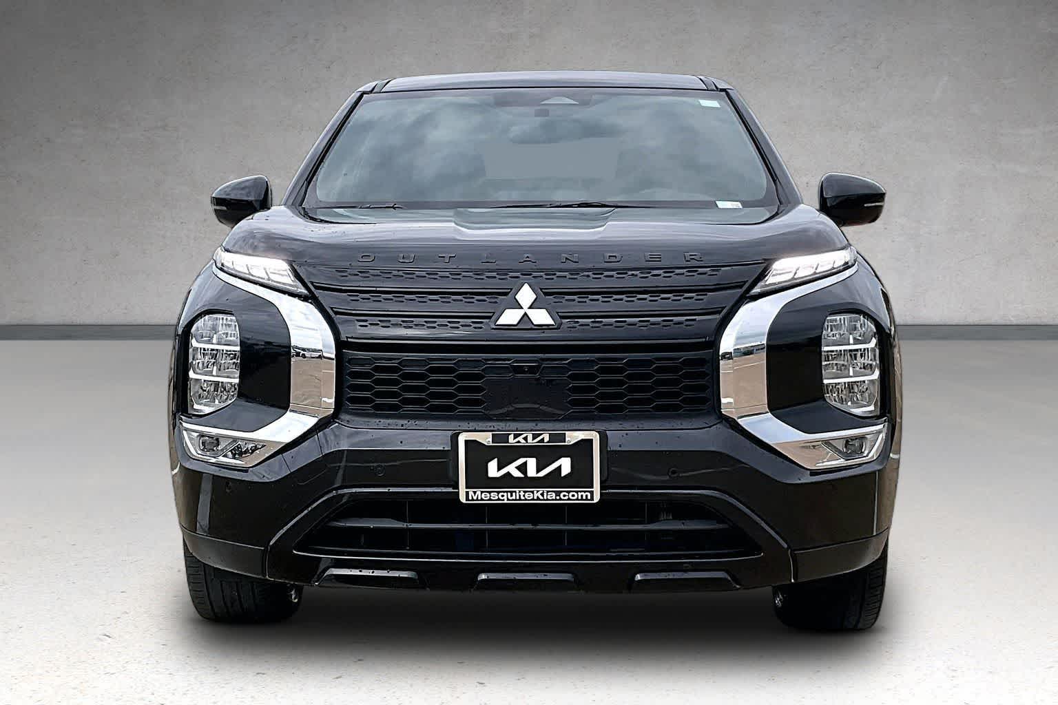 Thumbnail: 2023 Mitsubishi Outlander - 6