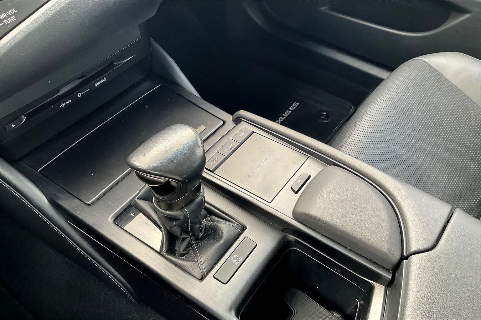 Thumbnail: 2020 Lexus ES - 16