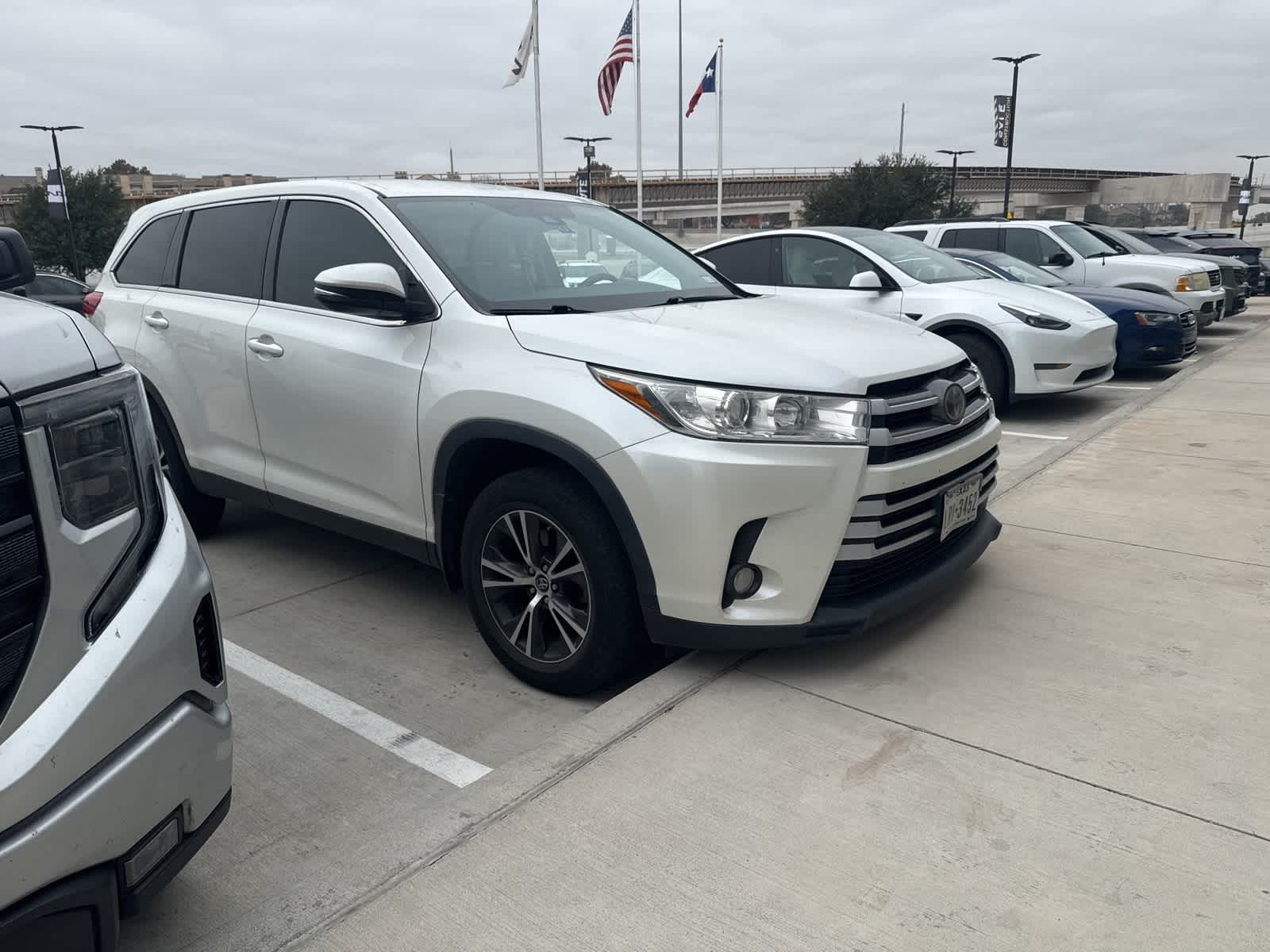Thumbnail: 2019 Toyota Highlander - 3