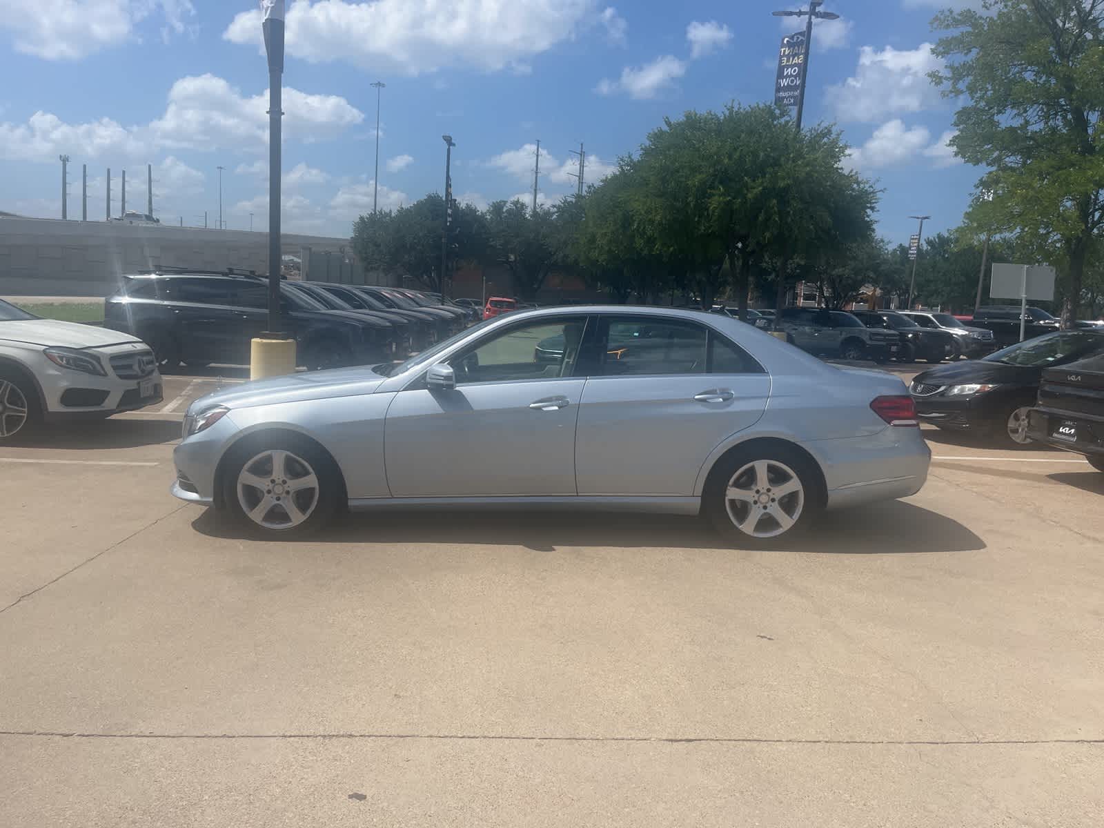 Thumbnail: 2016 Mercedes-Benz E-Class - 3