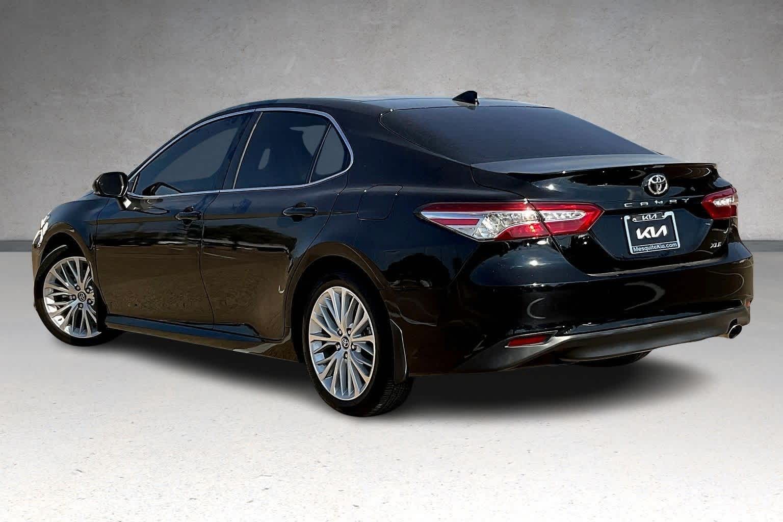 2020 Toyota Camry XLE photo 2