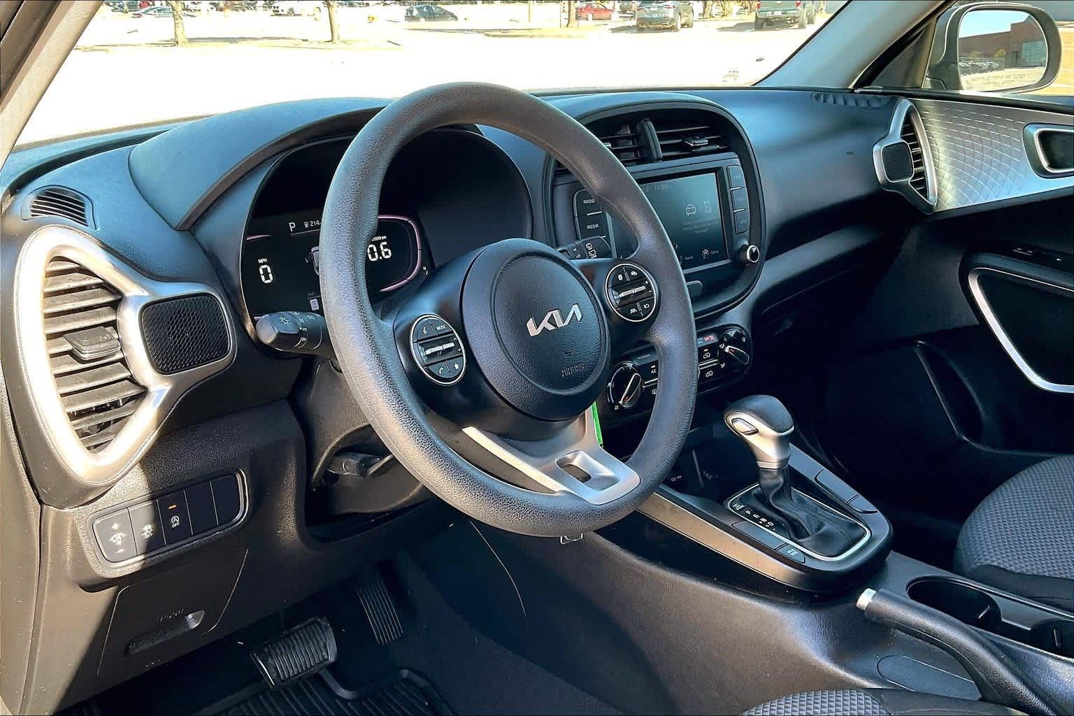 2023 Kia Soul LX photo 2