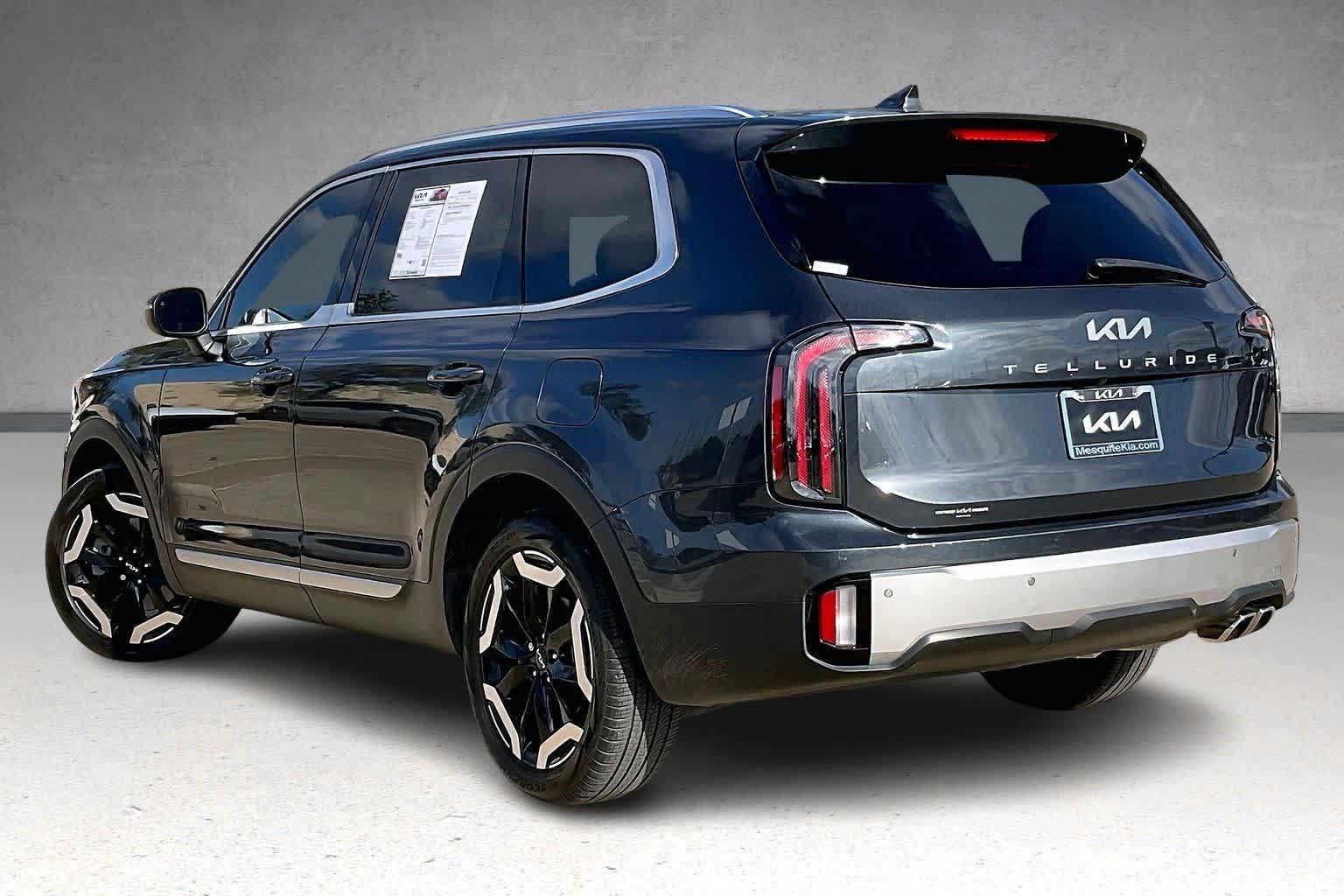 Thumbnail: 2023 Kia Telluride - 4
