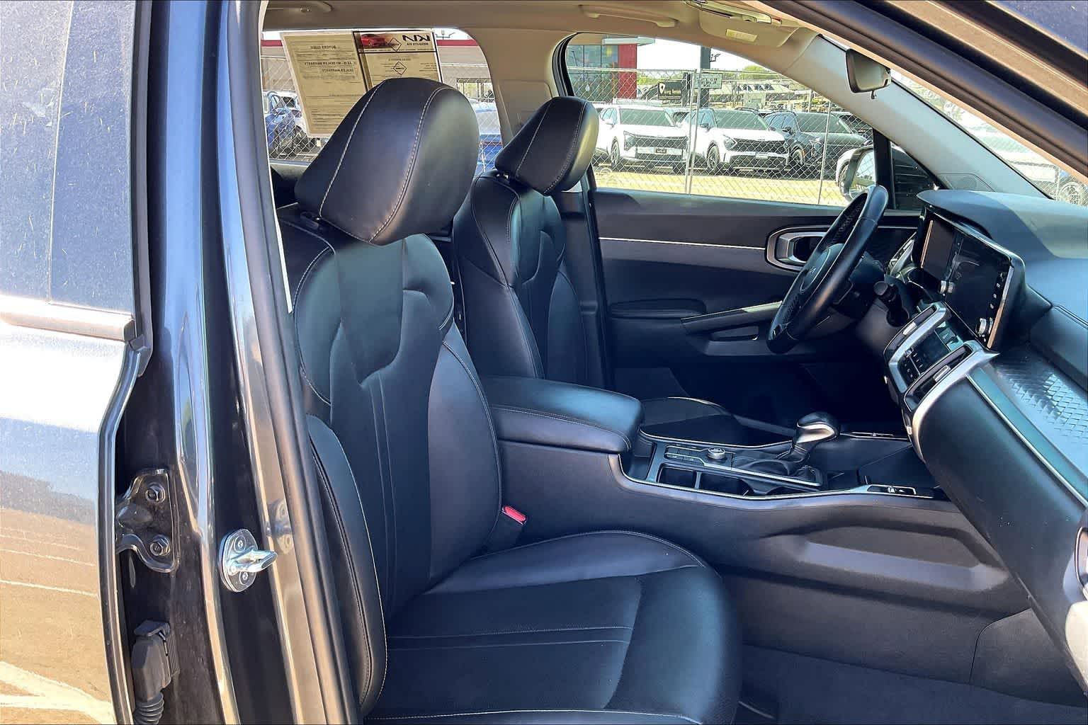 Thumbnail: 2023 Kia Sorento - 12