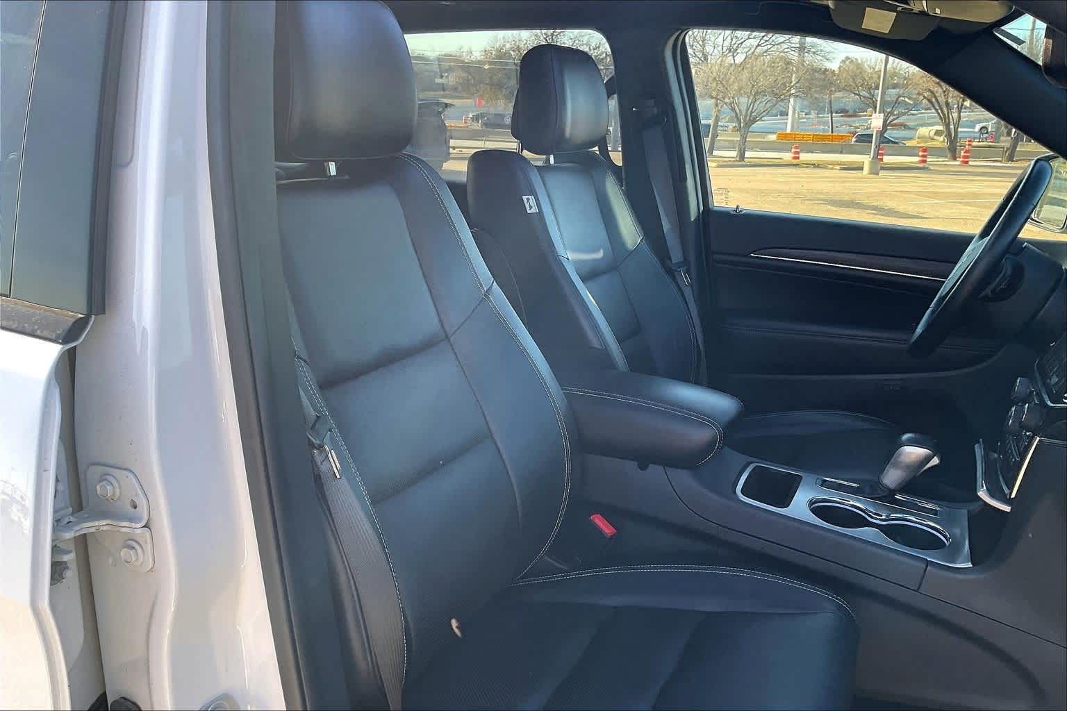 Thumbnail: 2021 Jeep Grand Cherokee - 12