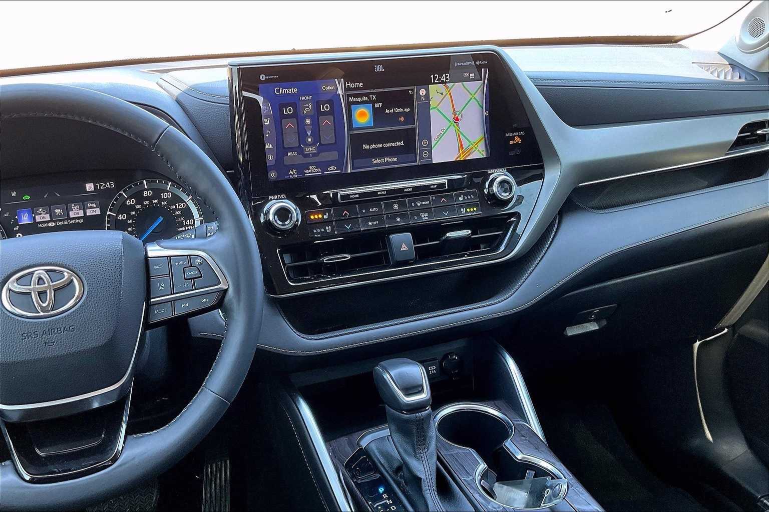 Thumbnail: 2021 Toyota Highlander - 15