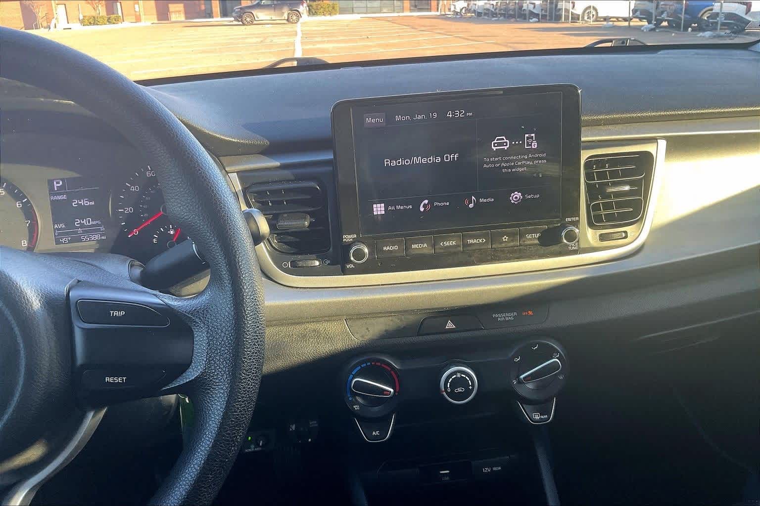 Thumbnail: 2023 Kia Rio - 11