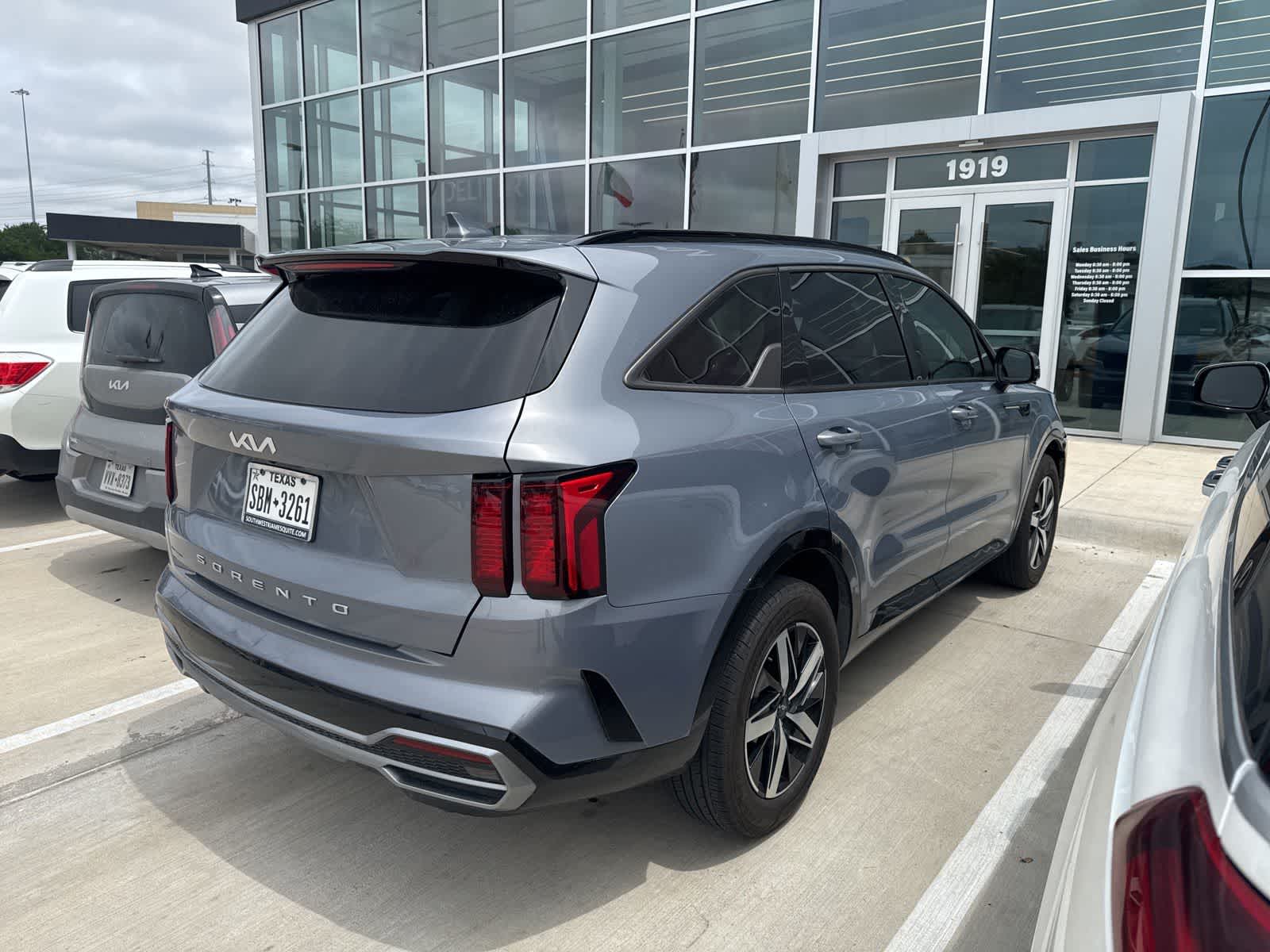 Thumbnail: 2022 Kia Sorento - 4