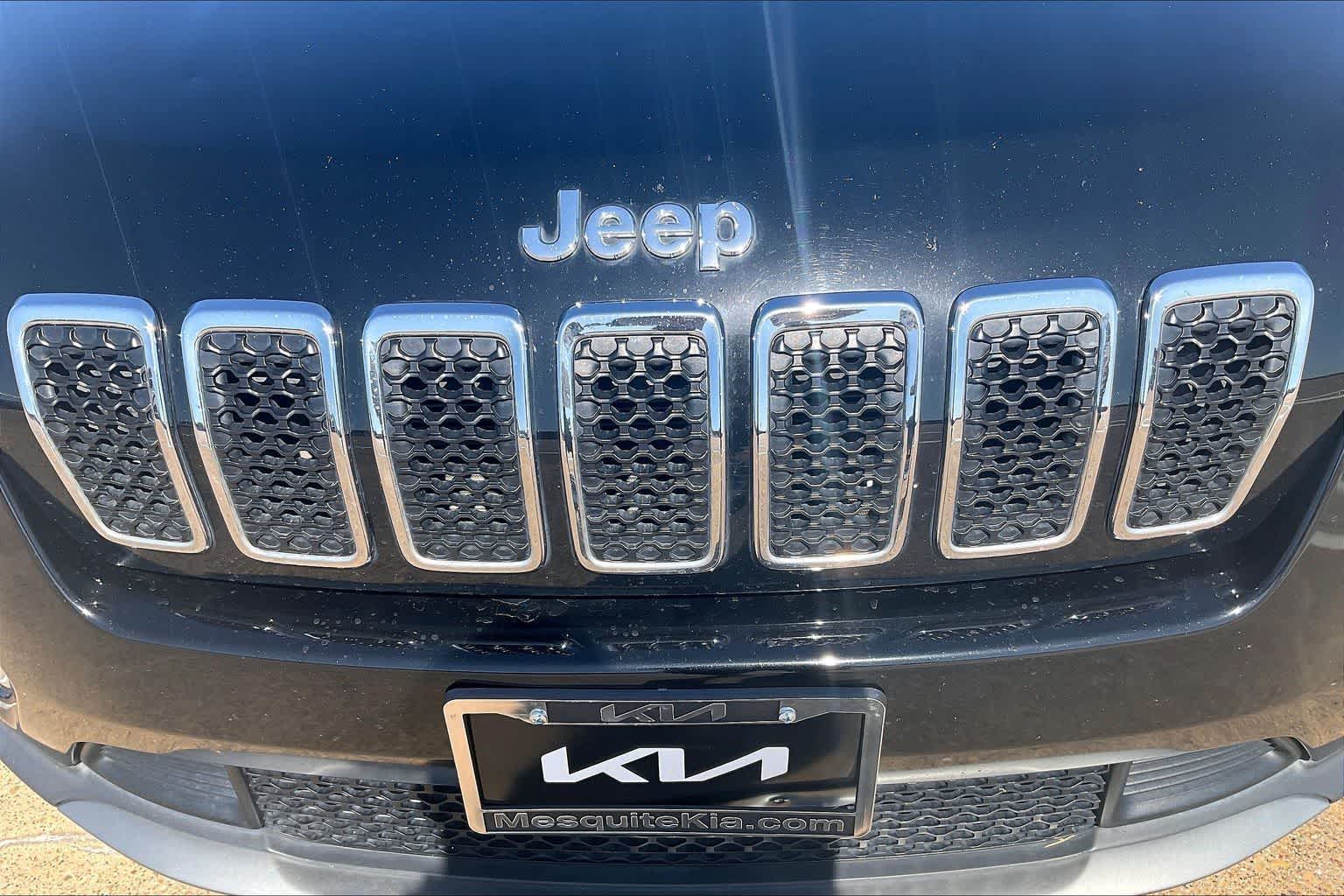 Thumbnail: 2019 Jeep Cherokee - 30