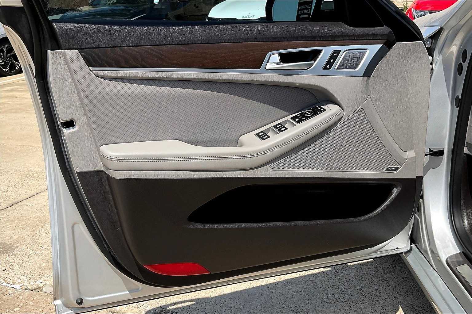 Thumbnail: 2019 Genesis G80 - 27