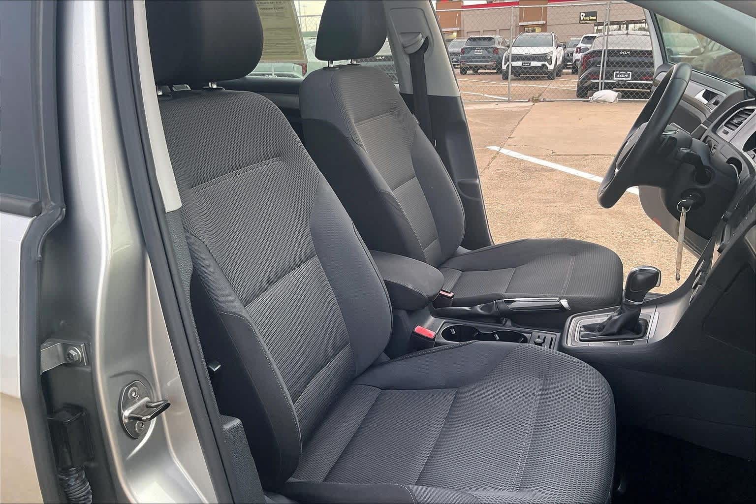 Thumbnail: 2016 Volkswagen Golf - 13