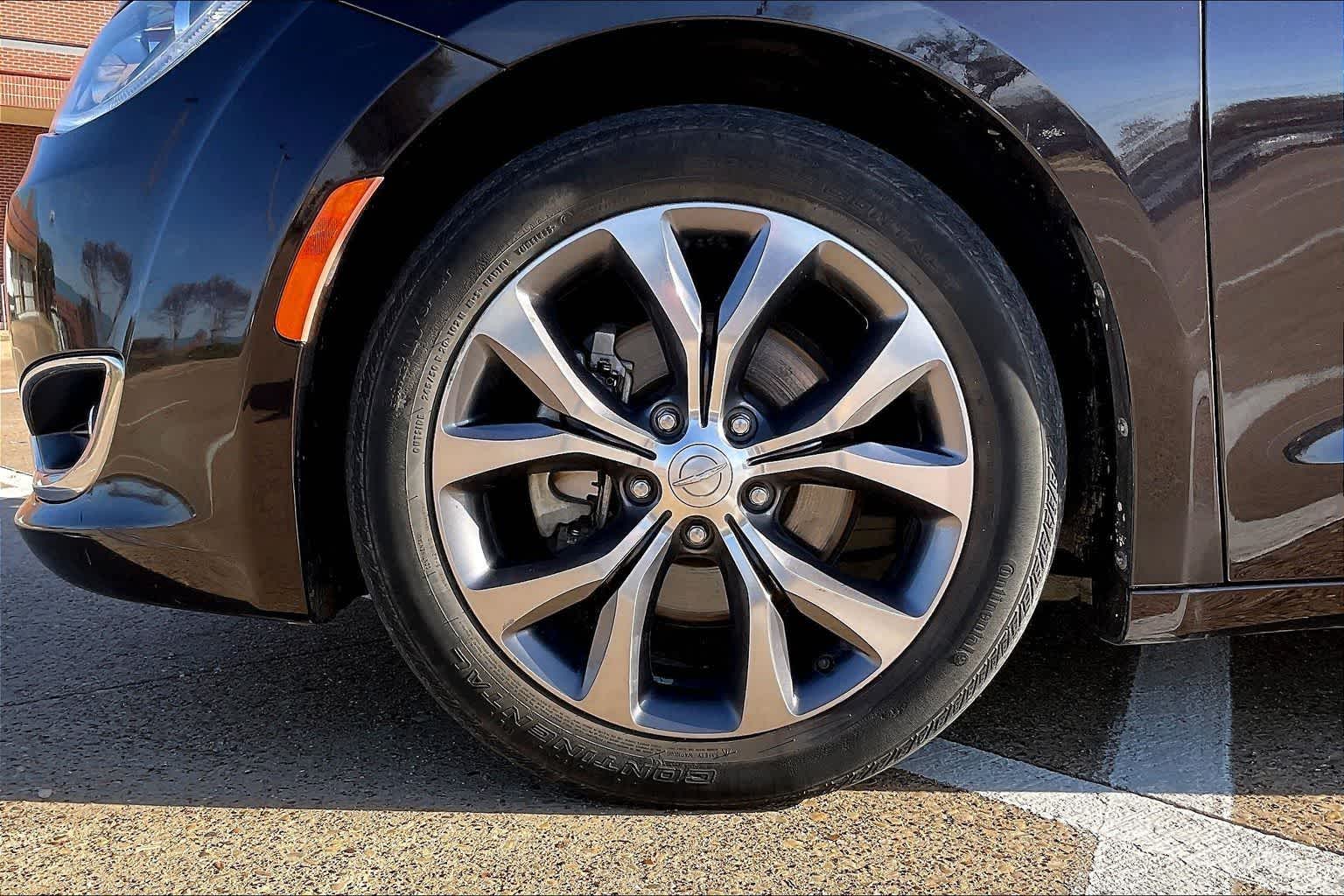 Thumbnail: 2017 Chrysler Pacifica - 8