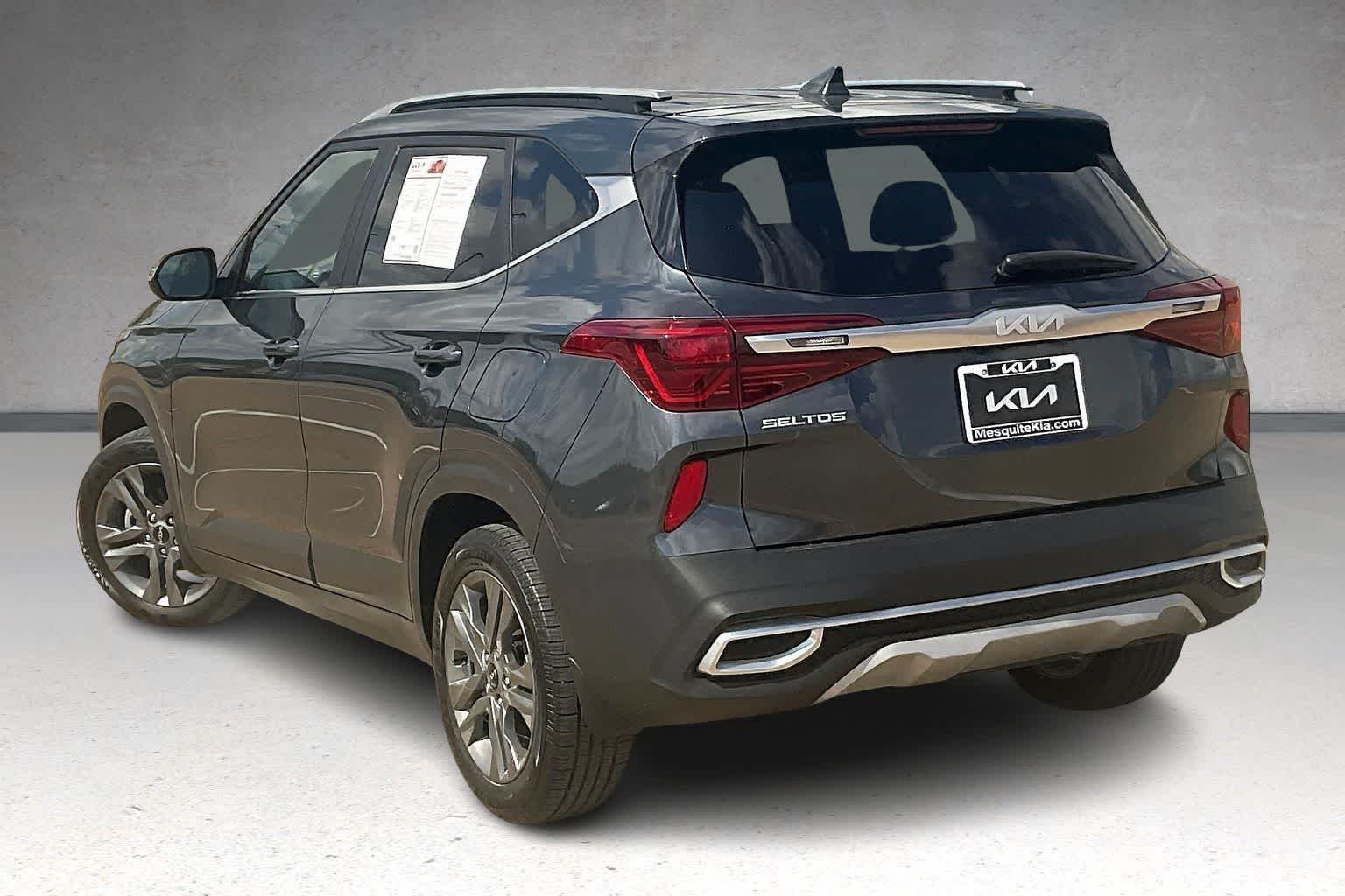 Thumbnail: 2023 Kia Seltos - 4