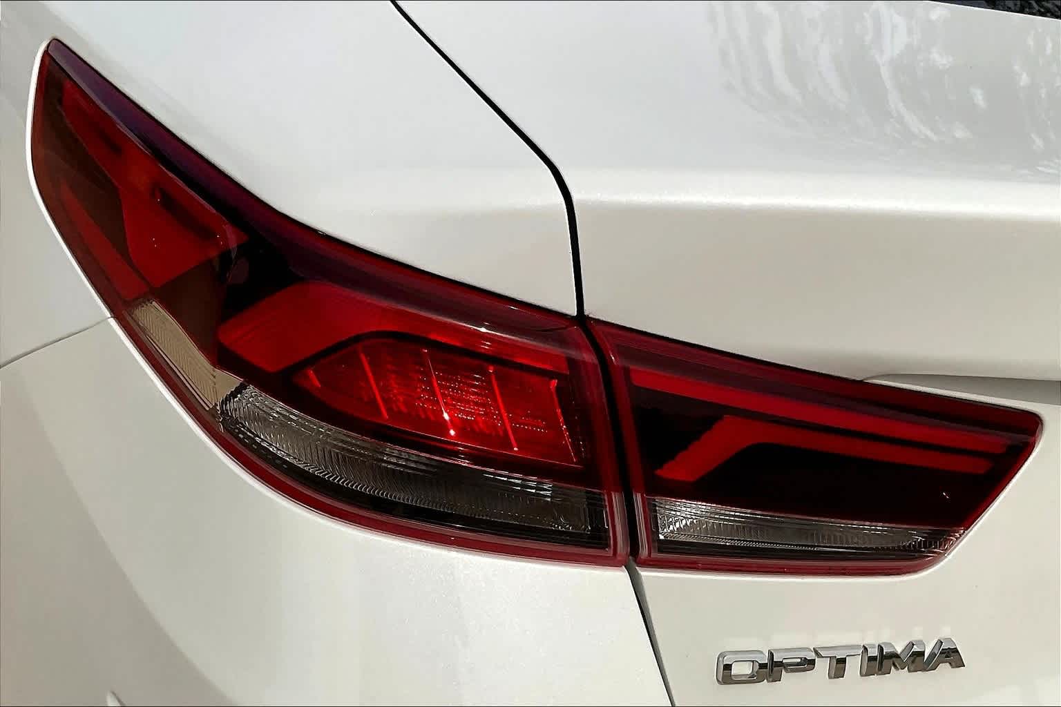 Thumbnail: 2020 Kia Optima - 32