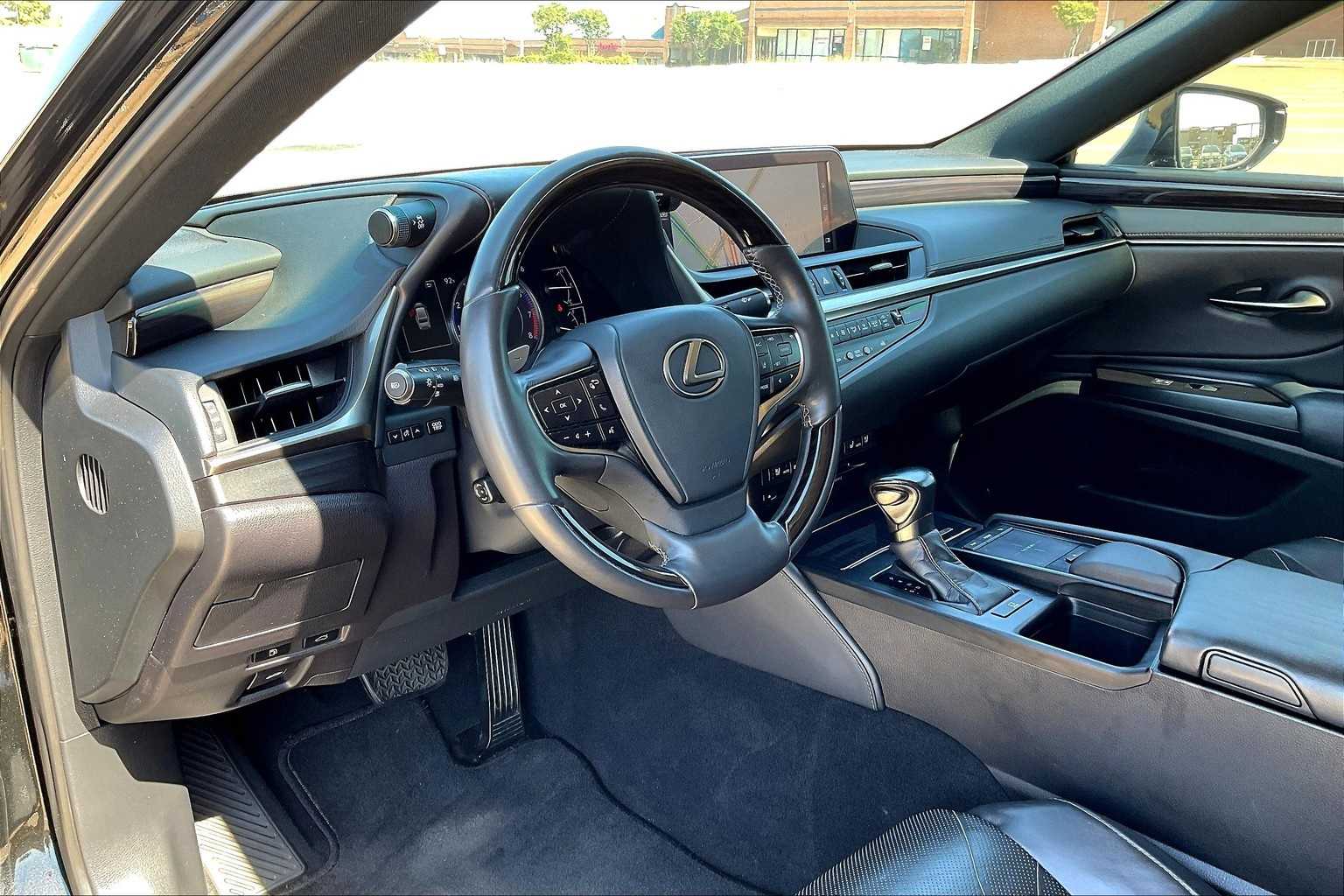 2020 Lexus ES 350 Luxury photo 2