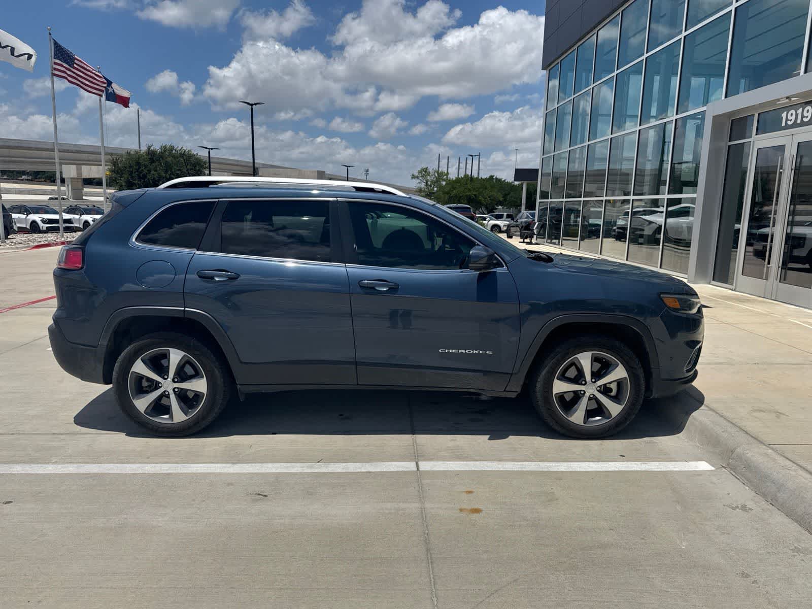 Thumbnail: 2021 Jeep Cherokee - 7
