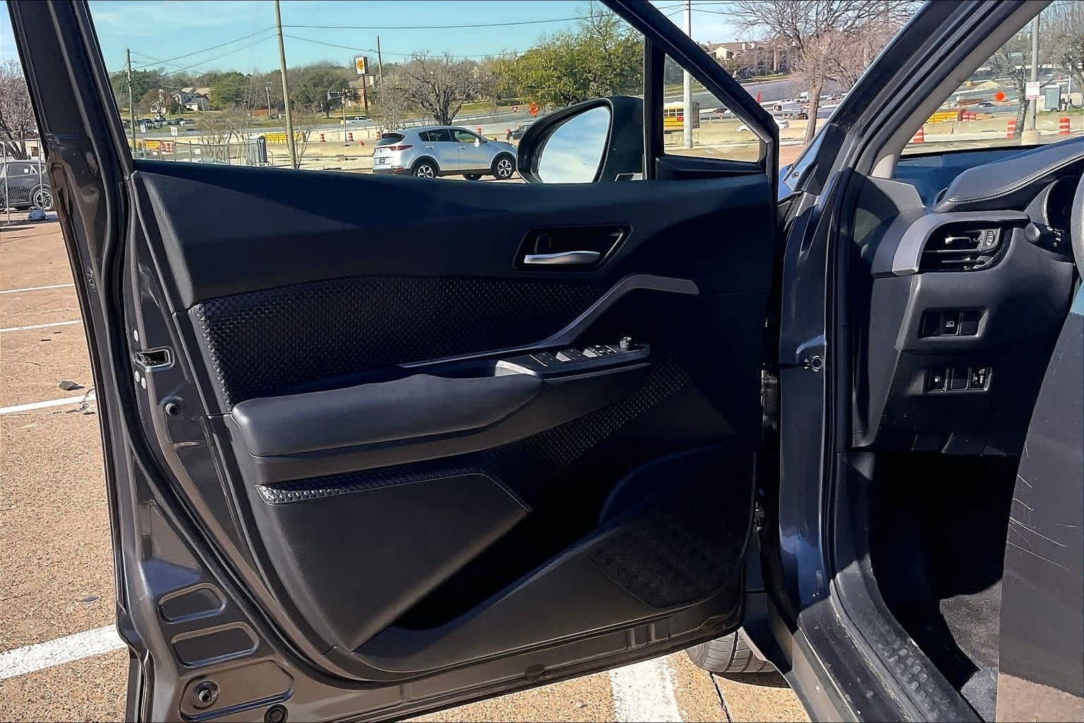 Thumbnail: 2021 Toyota C-HR - 26