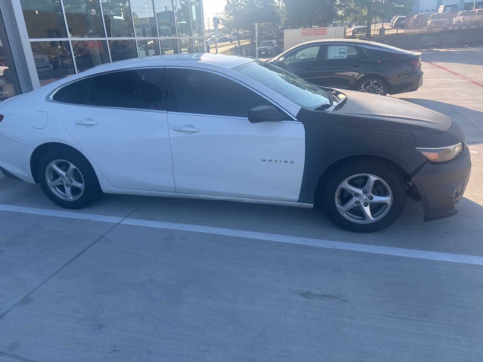 Thumbnail: 2018 Chevrolet Malibu - 4