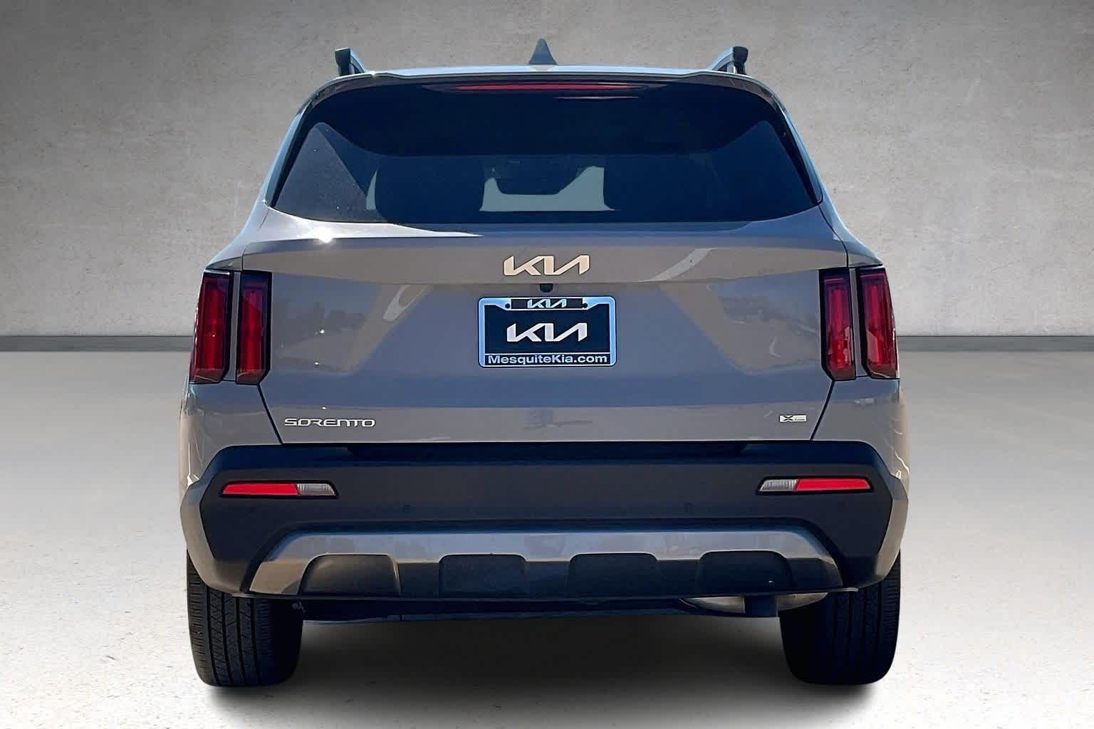 Thumbnail: 2023 Kia Sorento - 4