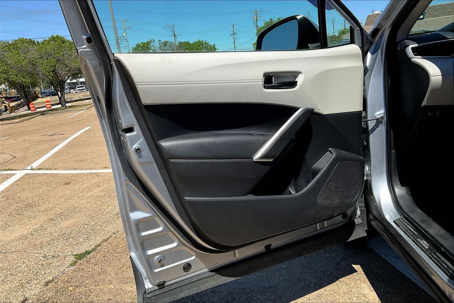 Thumbnail: 2022 Toyota Corolla Cross - 26