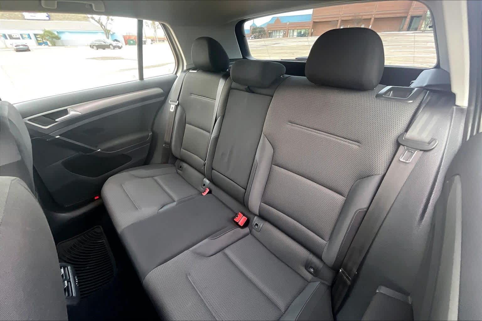 Thumbnail: 2016 Volkswagen Golf - 29