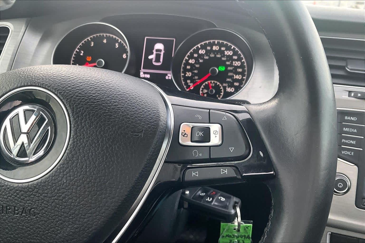 Thumbnail: 2016 Volkswagen Golf - 25