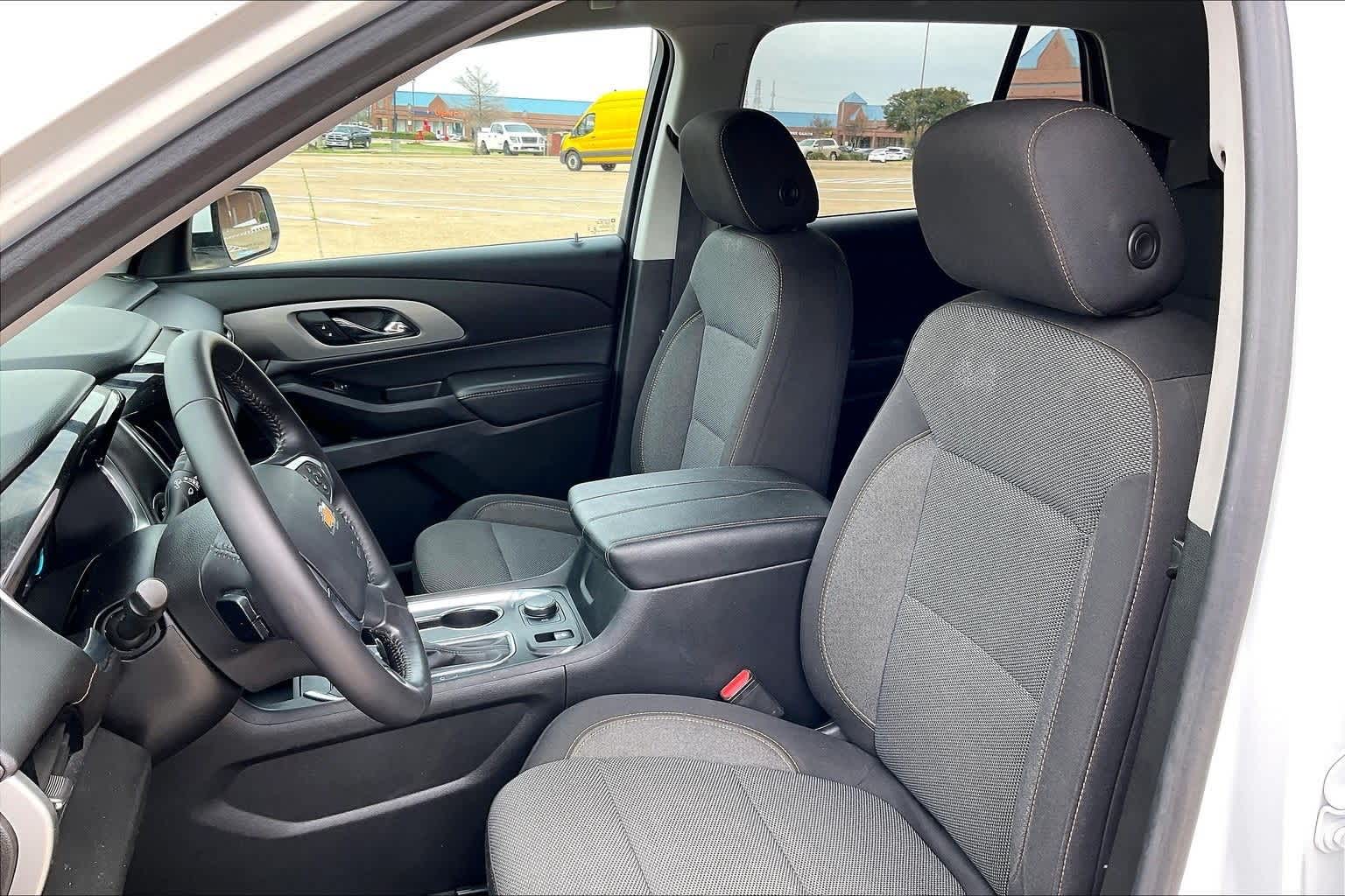 Thumbnail: 2020 Chevrolet Traverse - 11