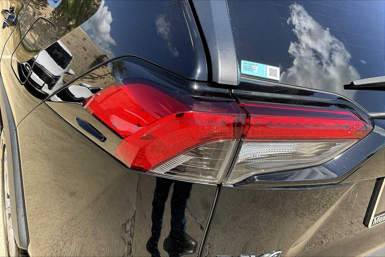 Thumbnail: 2021 Toyota RAV4 - 32