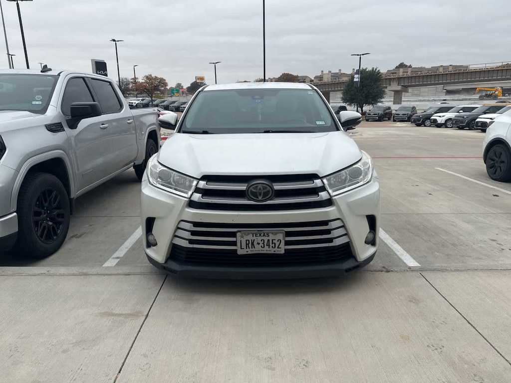 Used 2019 Toyota Highlander LE Plus V6 SUV