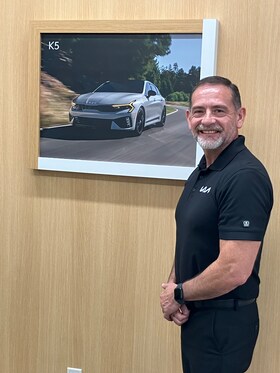 Staff member Antonio Ayala from ID_1b4b71f814f7