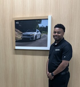 Staff member Elijah Washington from ID_b0f839433a06