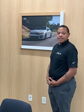 Staff member Willie Porter from ID_b0f839433a06