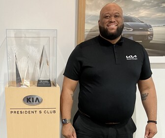 Staff member Kelvin Peoples from ID_6f7ecc964fba