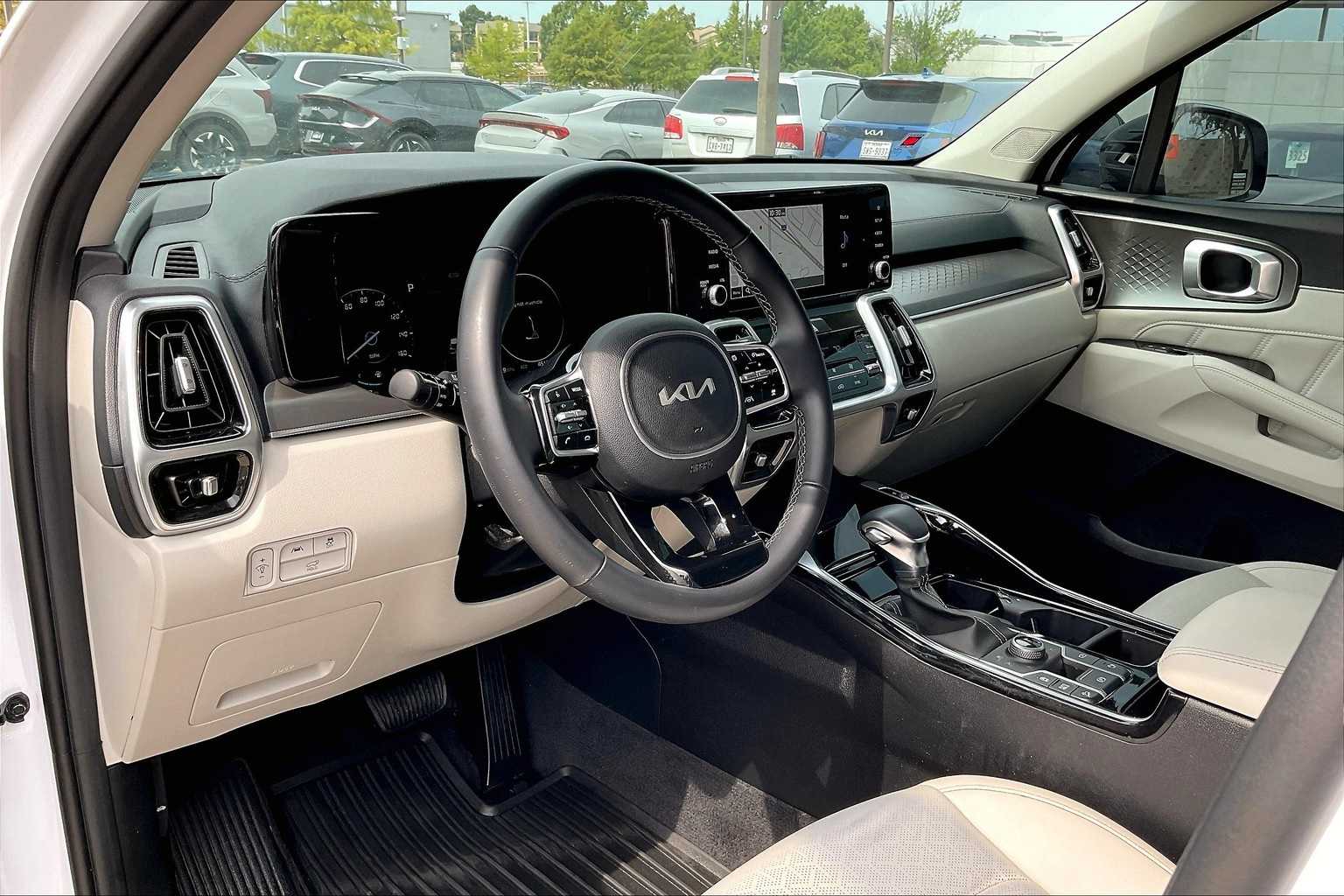 2023 Kia Sorento SX photo 2