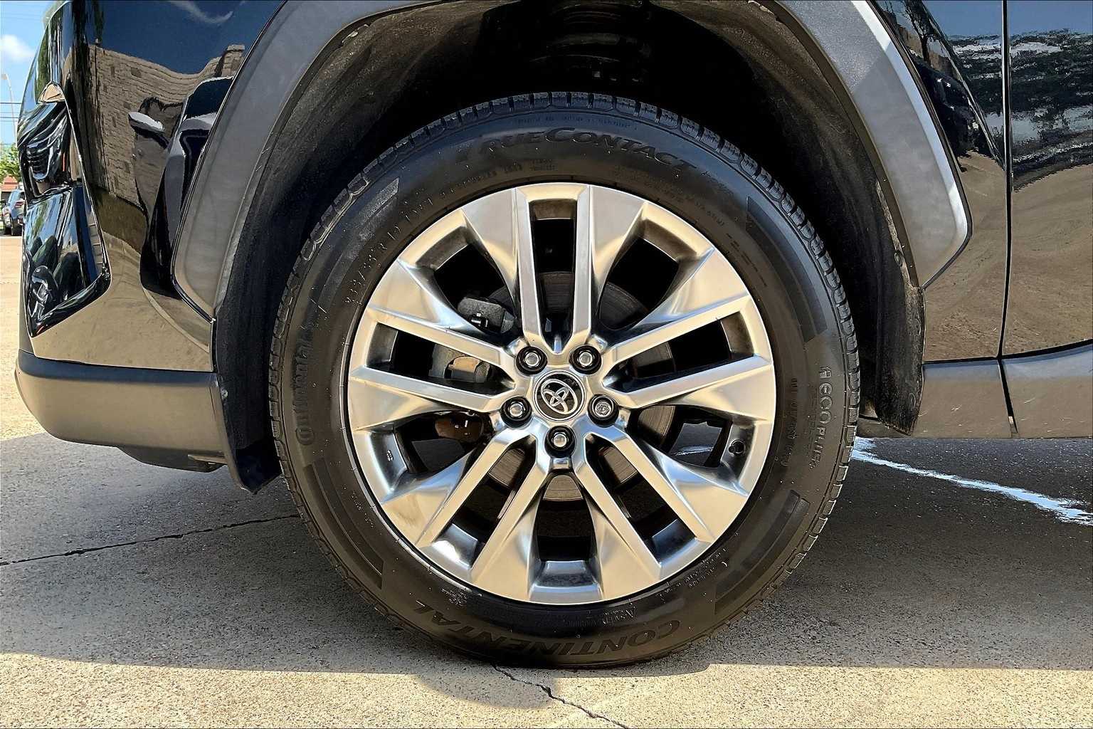Thumbnail: 2021 Toyota RAV4 - 8
