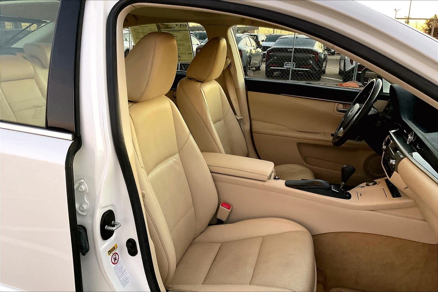 Thumbnail: 2013 Lexus ES - 13