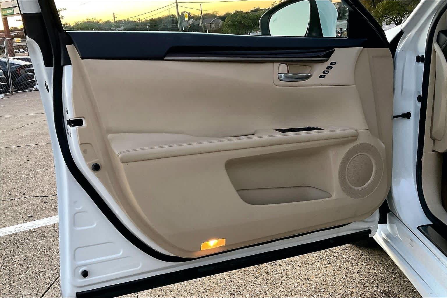 Thumbnail: 2013 Lexus ES - 27