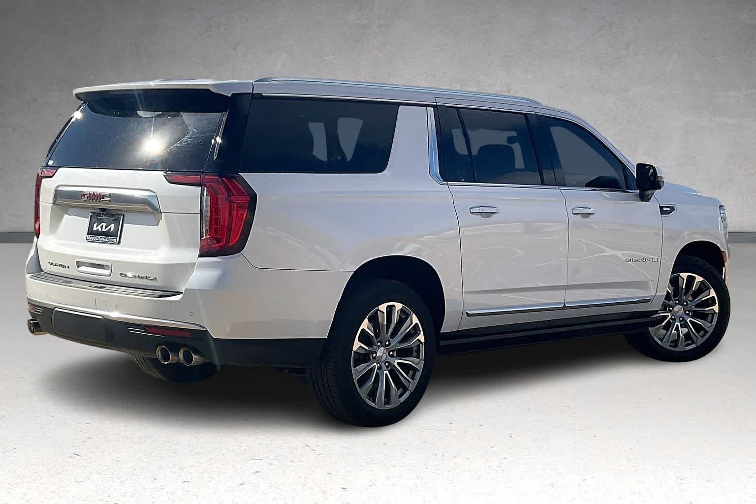 Thumbnail: 2022 GMC Yukon XL - 22