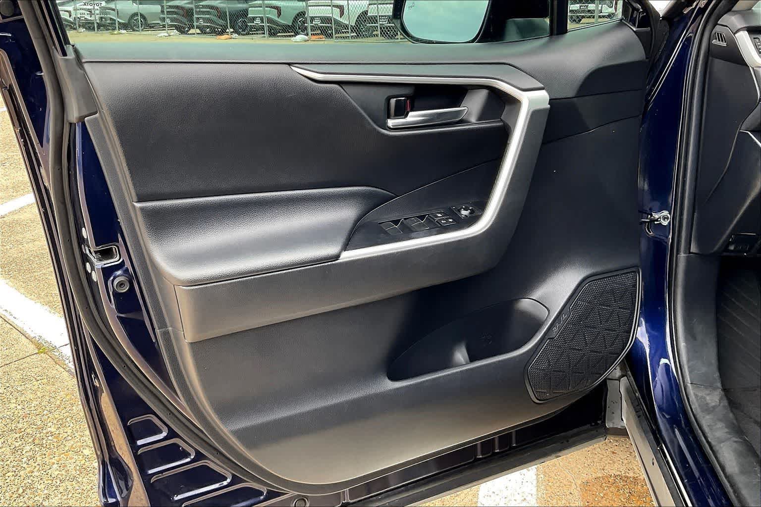 Thumbnail: 2020 Toyota RAV4 - 27